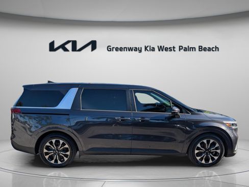 Certified 2023 Kia Carnival EX image 9