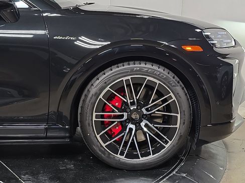 New 2026 Porsche Cayenne Turbo AWD/4WD image 11