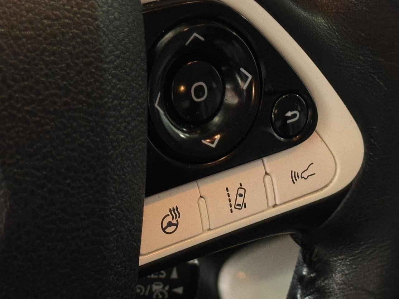 Used 2018 Toyota Prius Prime Advanced FWD image 12