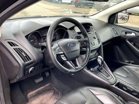 Used 2016 Ford Focus SE w/ Equipment Group 201A FWD image 14