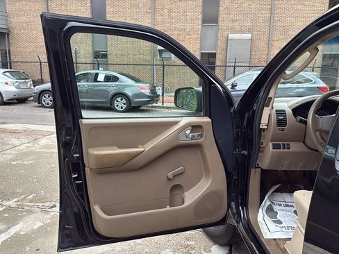 Used 2005 Nissan Frontier SE RWD image 14