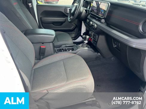 Used 2025 Jeep Wrangler Unlimited Rubicon AWD/4WD image 16