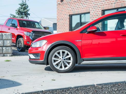 Used 2017 Volkswagen Golf Alltrack S AWD/4WD image 4