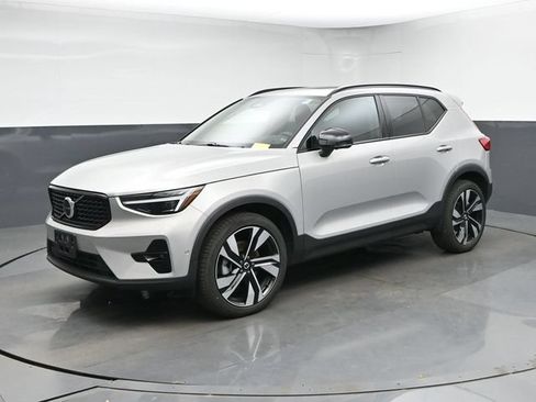 Used 2023 Volvo XC40 B5 Ultimate w/ Protection Package Premier AWD/4WD image 4
