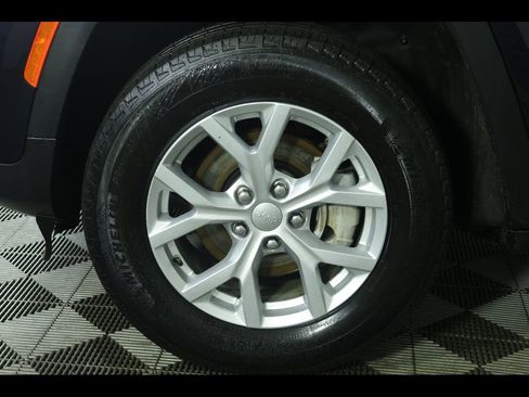 Used 2024 Jeep Grand Cherokee Limited image 19