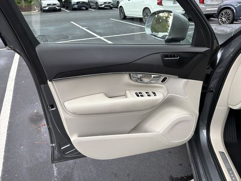 Used 2020 Volvo XC90 T6 Momentum AWD/4WD image 14
