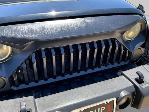 Used 2014 Jeep Wrangler Unlimited Rubicon w/ Connectivity Group AWD/4WD image 27