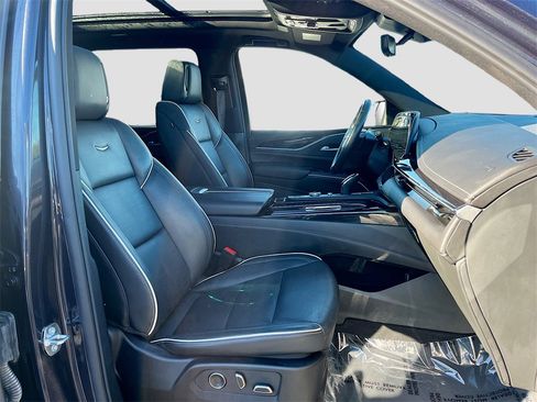 Certified 2024 Cadillac Escalade ESV Sport image 29