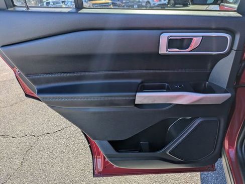 Used 2022 Ford Explorer XLT w/ Equipment Group 202A image 27