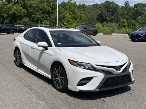 Used 2019 Toyota Camry SE w/ Convenience Package FWD image 7