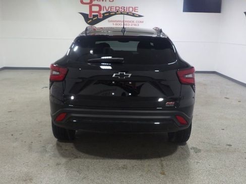 Used 2025 Chevrolet Trax RS w/ Sunroof Package image 3
