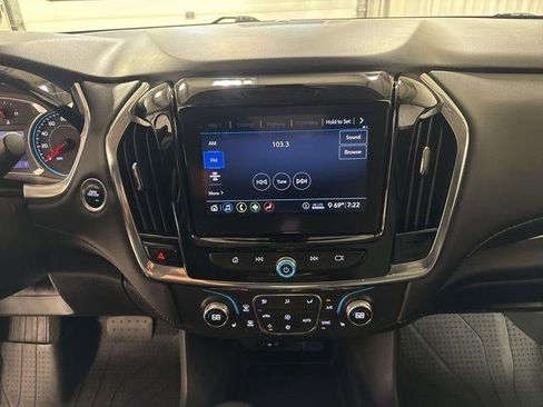Used 2021 Chevrolet Traverse LT image 12