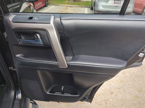 Used 2020 Toyota 4Runner SR5 AWD/4WD image 28