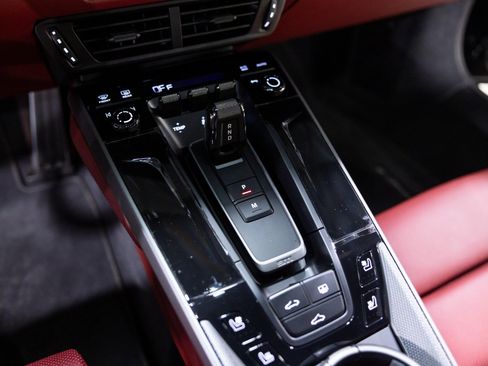 Used 2025 Porsche 911 Carrera S RWD image 52