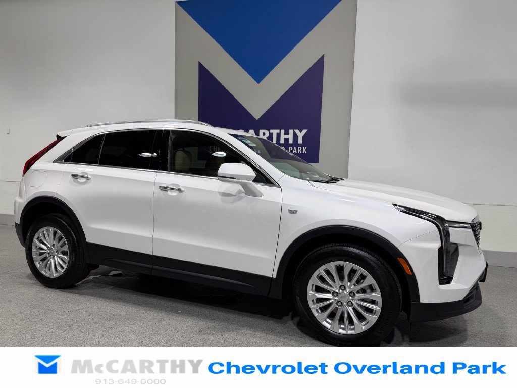 Used 2024 Cadillac XT4 Luxury w/ Cold Weather Package FWD image 3