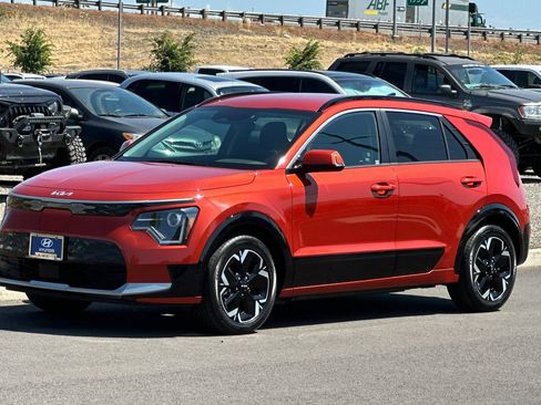 Used 2023 Kia Niro Wind w/ Wind Preserve Package FWD image 7
