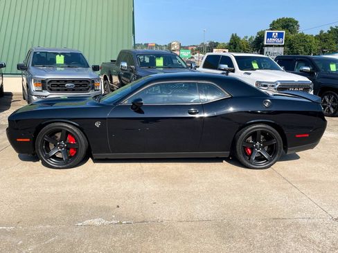 Used 2017 Dodge Challenger SRT Hellcat RWD image 3