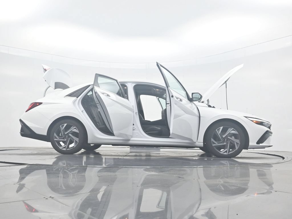 Used 2025 Hyundai Elantra Limited FWD image 42
