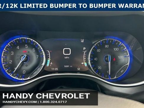 Used 2024 Chrysler Pacifica Touring-L image 27