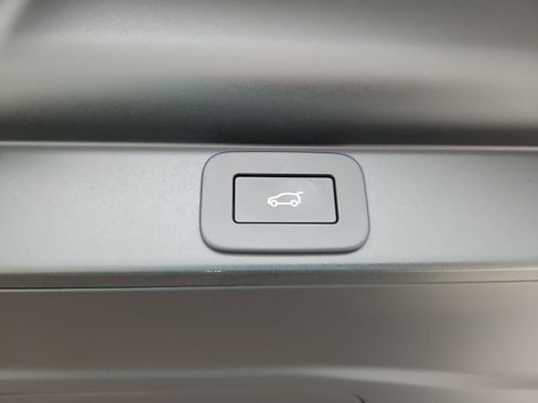 New 2026 Land Rover Range Rover Long Wheelbase SE AWD/4WD image 14