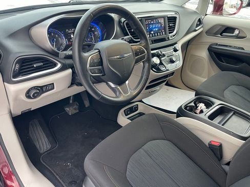 Used 2020 Chrysler Pacifica Touring w/ Cold Weather Group image 9