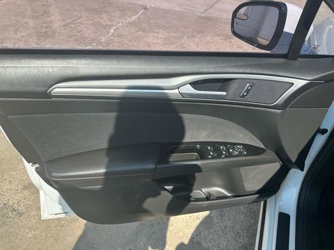 Used 2015 Ford Fusion SE FWD image 11