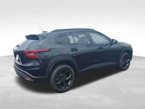 New 2026 Chevrolet Trax LT w/ Driver Confidence Package FWD image 5
