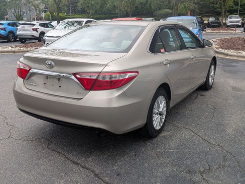 Used 2017 Toyota Camry LE FWD image 9