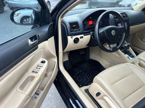 Used 2009 Volkswagen Jetta SE image 9