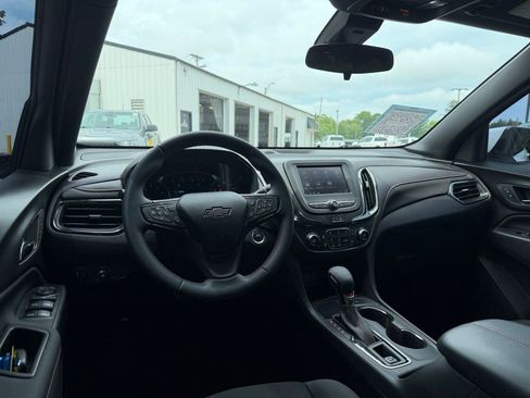 Used 2024 Chevrolet Equinox RS FWD image 17