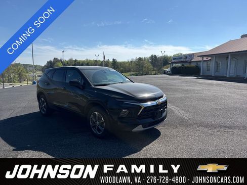 Used 2025 Chevrolet Blazer LT image 1