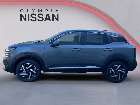 New 2025 Nissan Kicks SV image 2