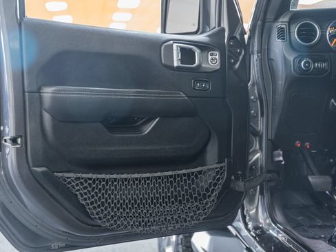 Used 2018 Jeep Wrangler Unlimited Sahara AWD/4WD image 45