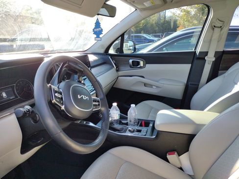 Used 2023 Kia Sorento EX w/ Panoramic Sunroof Package image 5