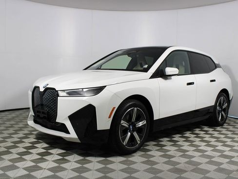 Used 2023 BMW iX xDrive50 w/ Sport Package image 31