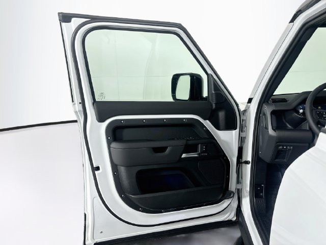 New 2026 Land Rover Defender 110 X-Dynamic SE AWD/4WD image 11