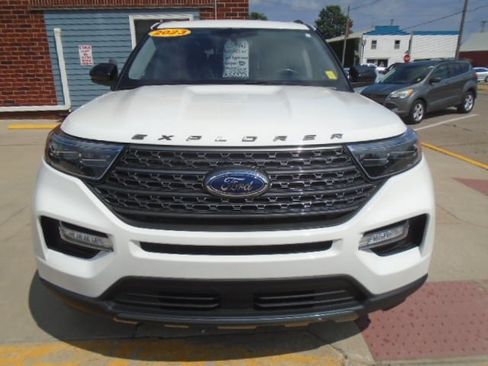 Used 2023 Ford Explorer XLT w/ Equipment Group 202A AWD/4WD image 14