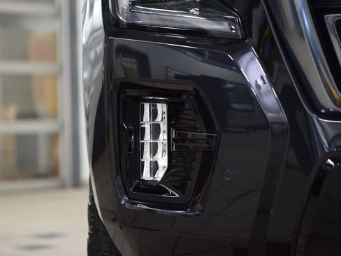 Used 2024 GMC Yukon AT4 w/ AT4 Premium Package AWD/4WD image 14
