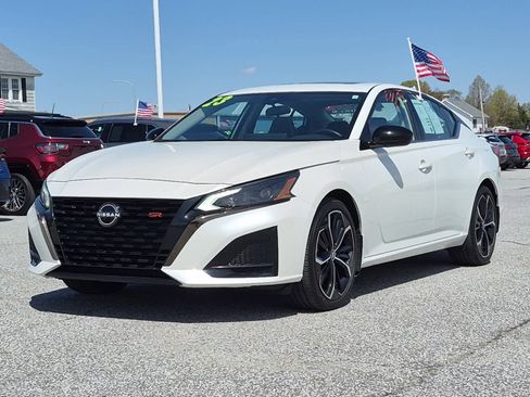 Used 2023 Nissan Altima 2.5 SR w/ SR Premium Package FWD image 1