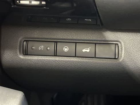 Used 2025 Nissan Pathfinder SV FWD image 19