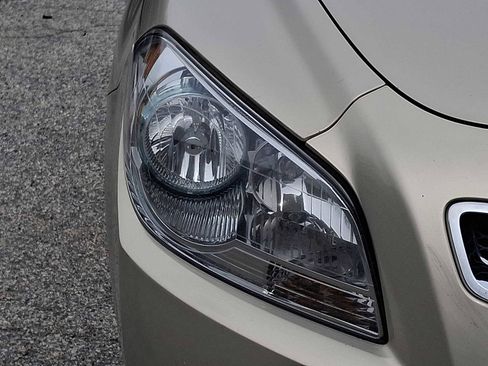 Used 2011 Chevrolet Malibu LS FWD image 9
