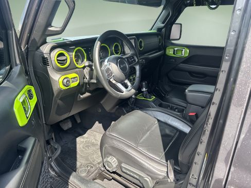 Used 2018 Jeep Wrangler Unlimited Sahara AWD/4WD image 12