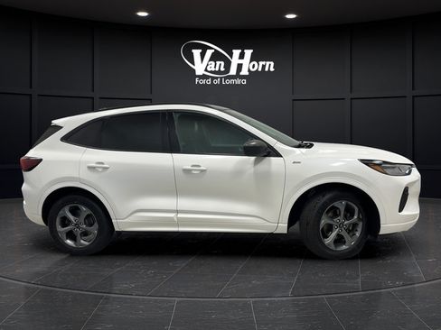 Used 2024 Ford Escape ST-Line w/ Tech Pack #1 AWD/4WD image 8