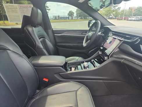 Used 2024 Jeep Grand Cherokee L Overland w/ Rear Seat Video Group I image 8