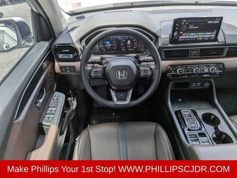 Used 2025 Honda Pilot Elite image 15