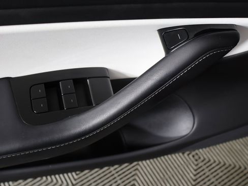 Used 2018 Tesla Model 3 Long Range image 36