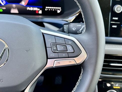 New 2024 Volkswagen Taos SE image 30