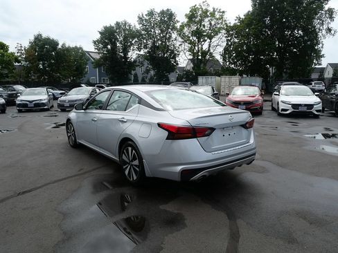 Used 2021 Nissan Altima 2.5 SV w/ SV Premium Package FWD image 4