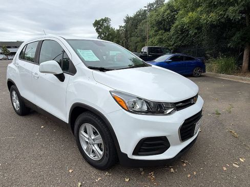 Used 2020 Chevrolet Trax LS FWD image 3