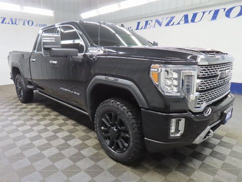Used 2021 GMC Sierra 2500 Denali w/ Denali Black Diamond Edition image 3